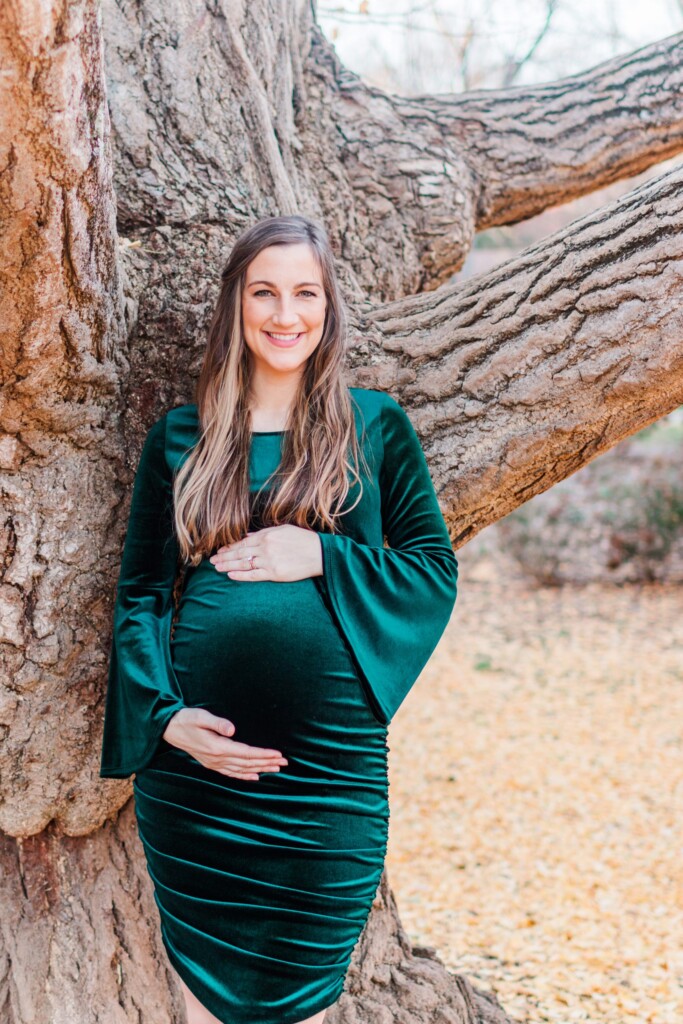 What to wear in maternity photos. Brooke Grogan Photography.